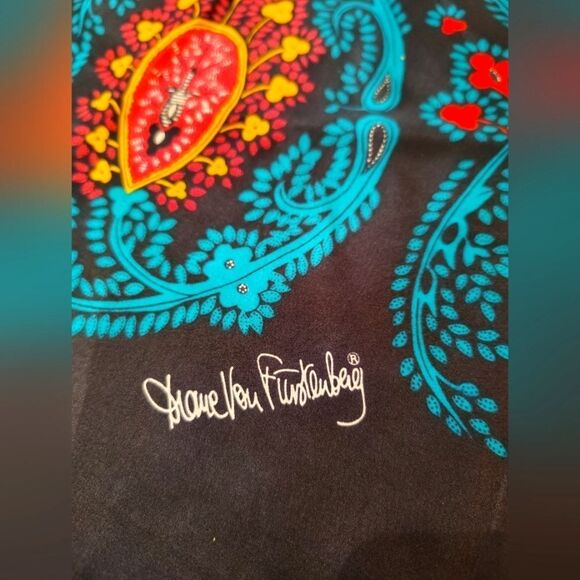 Diane Von Furstenberg XLarge Paisley & 💯 Silk Scarf Plaid Scarf NWT - Picture 7 of 16